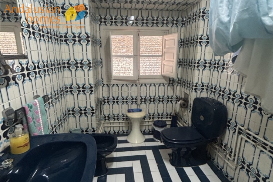 Álora property for sale, village house Álora, Andalusia real estate, house with garden Álora, multi-storey house, character property Andalusia, investment property Álora, renovation project Spain, house with separate apartment potential, traditional Spanish home, property near amenities Álora
