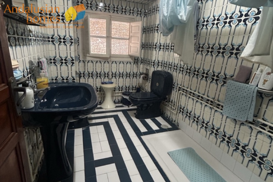 Álora property for sale, village house Álora, Andalusia real estate, house with garden Álora, multi-storey house, character property Andalusia, investment property Álora, renovation project Spain, house with separate apartment potential, traditional Spanish home, property near amenities Álora