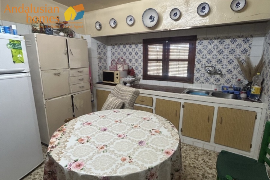 Álora property for sale, village house Álora, Andalusia real estate, house with garden Álora, multi-storey house, character property Andalusia, investment property Álora, renovation project Spain, house with separate apartment potential, traditional Spanish home, property near amenities Álora