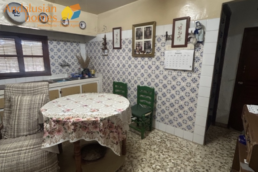 Álora property for sale, village house Álora, Andalusia real estate, house with garden Álora, multi-storey house, character property Andalusia, investment property Álora, renovation project Spain, house with separate apartment potential, traditional Spanish home, property near amenities Álora