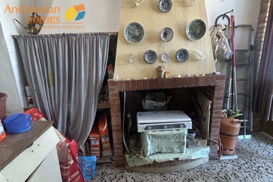 Álora property for sale, village house Álora, Andalusia real estate, house with garden Álora, multi-storey house, character property Andalusia, investment property Álora, renovation project Spain, house with separate apartment potential, traditional Spanish home, property near amenities Álora