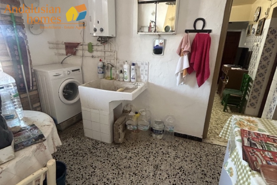Álora property for sale, village house Álora, Andalusia real estate, house with garden Álora, multi-storey house, character property Andalusia, investment property Álora, renovation project Spain, house with separate apartment potential, traditional Spanish home, property near amenities Álora