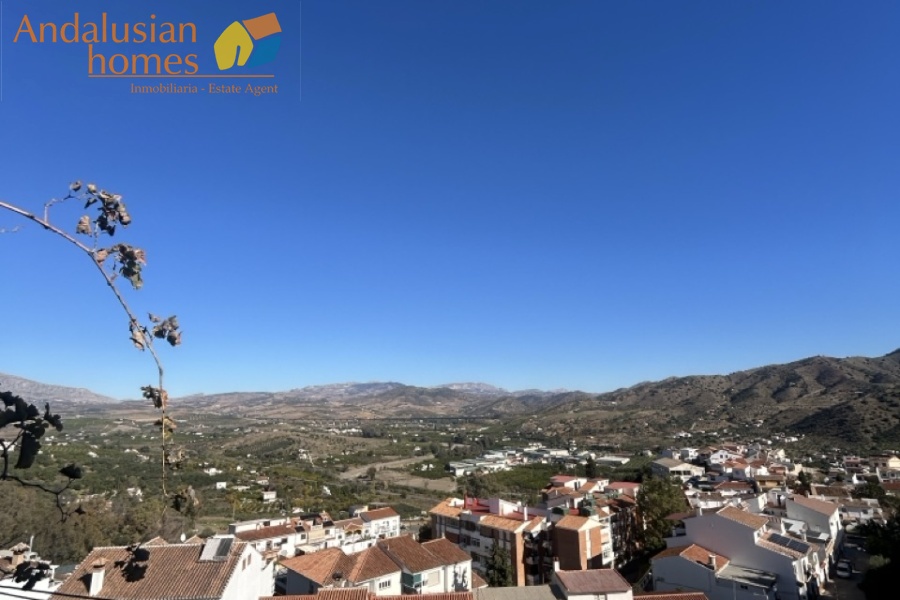 Álora property for sale, village house Álora, Andalusia real estate, house with garden Álora, multi-storey house, character property Andalusia, investment property Álora, renovation project Spain, house with separate apartment potential, traditional Spanish home, property near amenities Álora