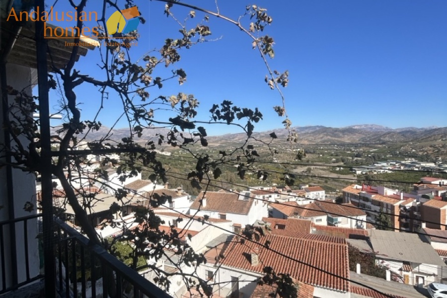 Álora property for sale, village house Álora, Andalusia real estate, house with garden Álora, multi-storey house, character property Andalusia, investment property Álora, renovation project Spain, house with separate apartment potential, traditional Spanish home, property near amenities Álora