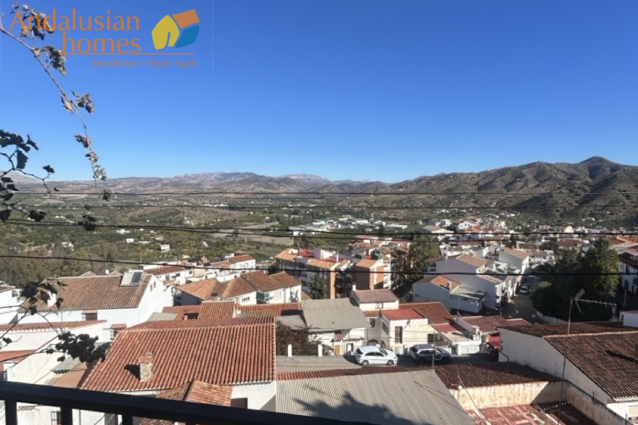 Álora property for sale, village house Álora, Andalusia real estate, house with garden Álora, multi-storey house, character property Andalusia, investment property Álora, renovation project Spain, house with separate apartment potential, traditional Spanish home, property near amenities Álora