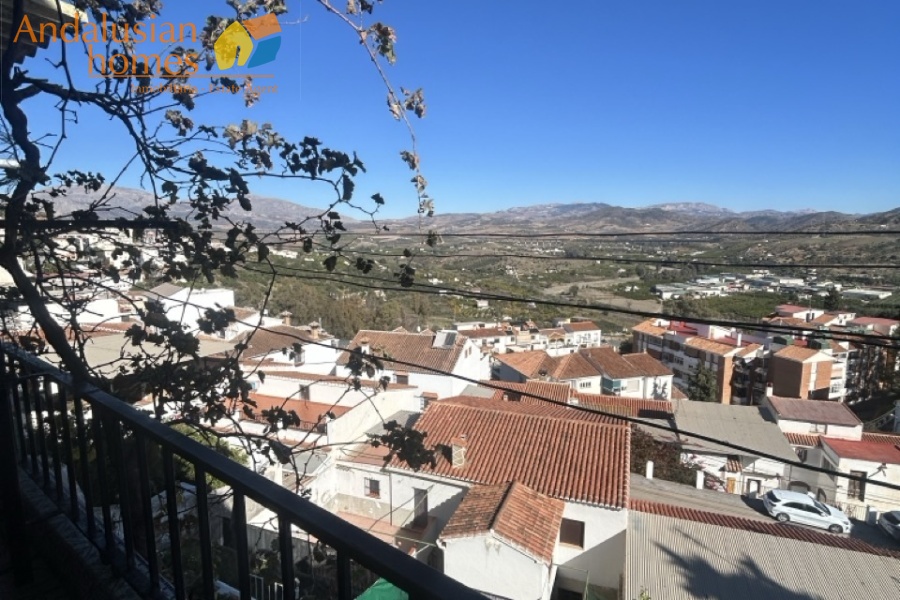 Álora property for sale, village house Álora, Andalusia real estate, house with garden Álora, multi-storey house, character property Andalusia, investment property Álora, renovation project Spain, house with separate apartment potential, traditional Spanish home, property near amenities Álora
