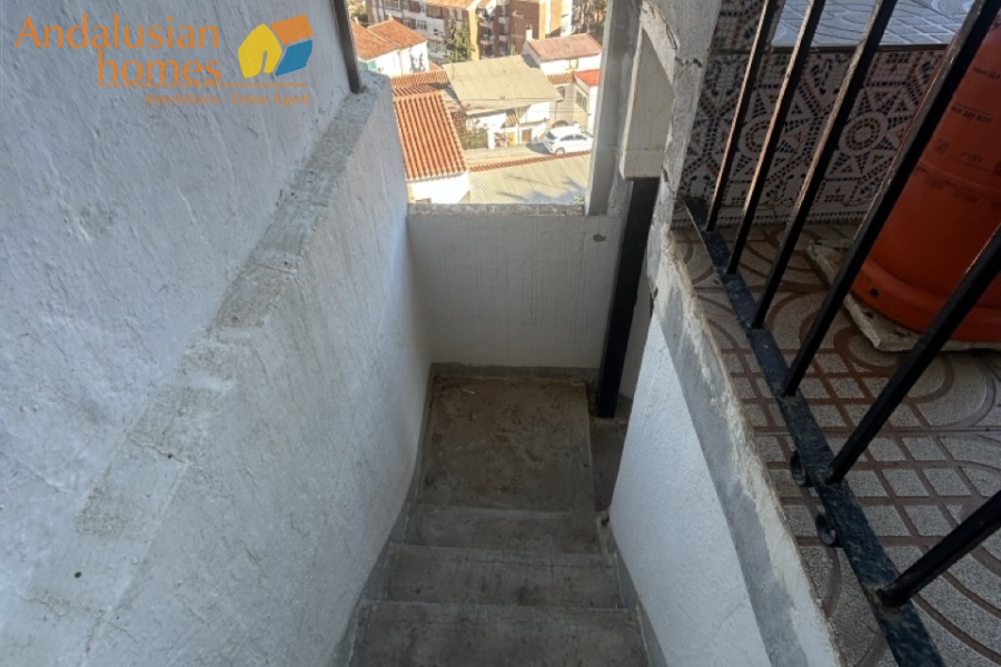 Álora property for sale, village house Álora, Andalusia real estate, house with garden Álora, multi-storey house, character property Andalusia, investment property Álora, renovation project Spain, house with separate apartment potential, traditional Spanish home, property near amenities Álora