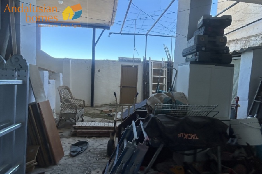 Álora property for sale, village house Álora, Andalusia real estate, house with garden Álora, multi-storey house, character property Andalusia, investment property Álora, renovation project Spain, house with separate apartment potential, traditional Spanish home, property near amenities Álora
