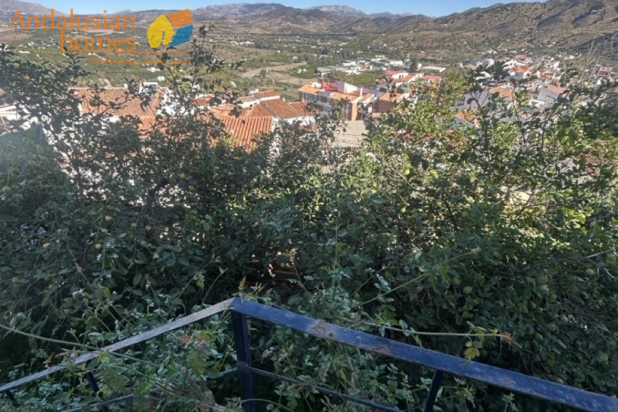 Álora property for sale, village house Álora, Andalusia real estate, house with garden Álora, multi-storey house, character property Andalusia, investment property Álora, renovation project Spain, house with separate apartment potential, traditional Spanish home, property near amenities Álora