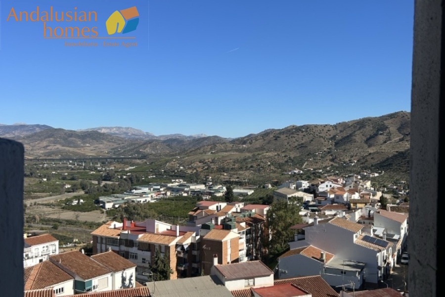 Álora property for sale, village house Álora, Andalusia real estate, house with garden Álora, multi-storey house, character property Andalusia, investment property Álora, renovation project Spain, house with separate apartment potential, traditional Spanish home, property near amenities Álora