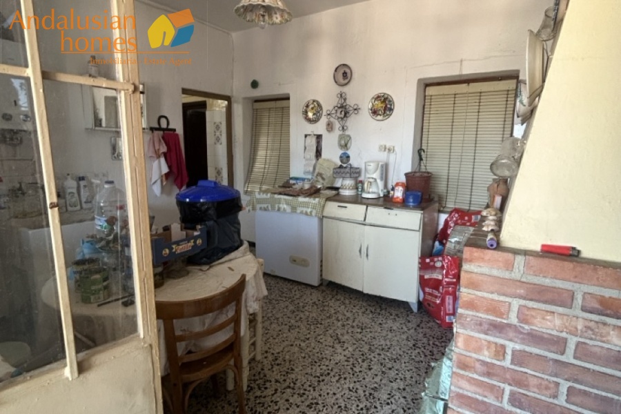 Álora property for sale, village house Álora, Andalusia real estate, house with garden Álora, multi-storey house, character property Andalusia, investment property Álora, renovation project Spain, house with separate apartment potential, traditional Spanish home, property near amenities Álora