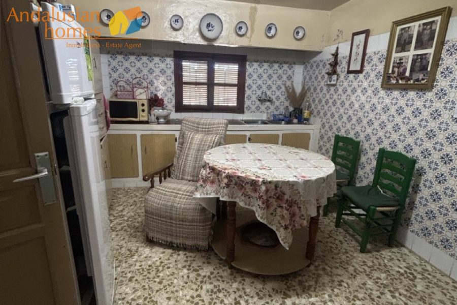 Álora property for sale, village house Álora, Andalusia real estate, house with garden Álora, multi-storey house, character property Andalusia, investment property Álora, renovation project Spain, house with separate apartment potential, traditional Spanish home, property near amenities Álora