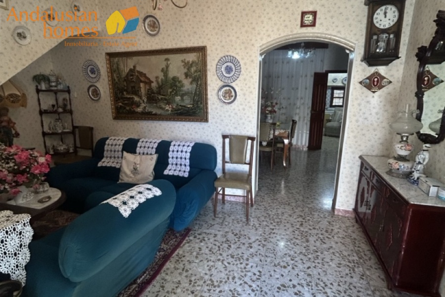 Álora property for sale, village house Álora, Andalusia real estate, house with garden Álora, multi-storey house, character property Andalusia, investment property Álora, renovation project Spain, house with separate apartment potential, traditional Spanish home, property near amenities Álora