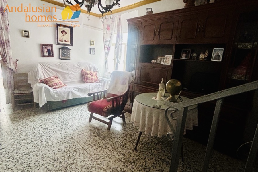 village house Álora, property for renovation Spain, village property Andalusia, house with two apartments, investment property Álora, traditional Spanish village house, property with terraces, town centre property Spain, renovation opportunity Andalusia