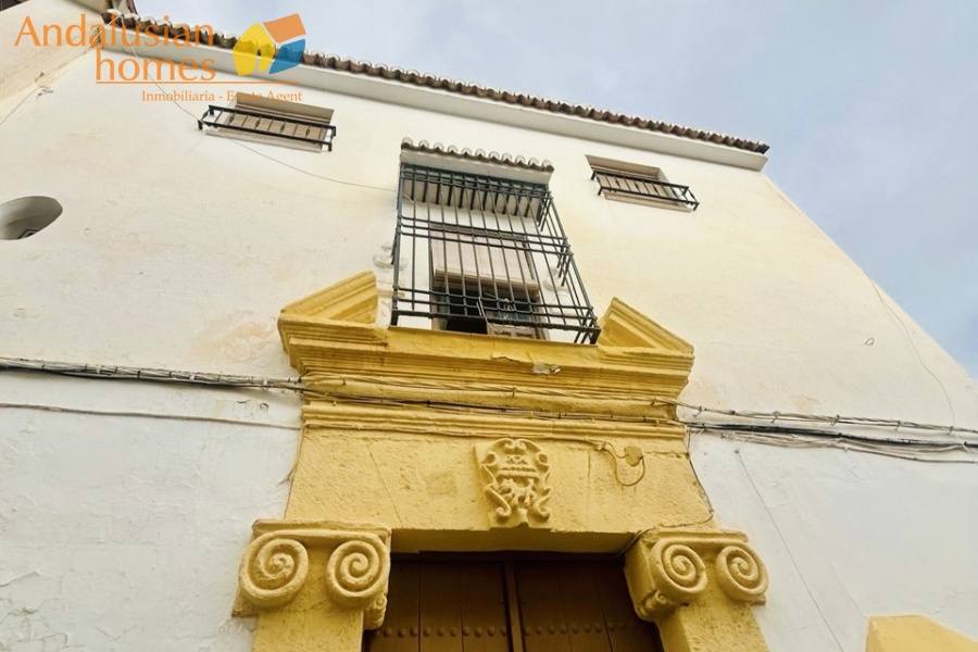 village house Álora, property for renovation Spain, village property Andalusia, house with two apartments, investment property Álora, traditional Spanish village house, property with terraces, town centre property Spain, renovation opportunity Andalusia