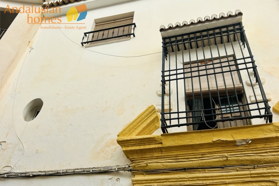 village house Álora, property for renovation Spain, village property Andalusia, house with two apartments, investment property Álora, traditional Spanish village house, property with terraces, town centre property Spain, renovation opportunity Andalusia