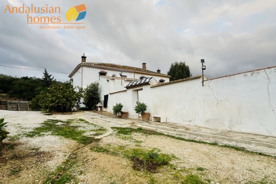 cortijo Valle de Abdalajís, traditional cortijo Andalusia, country property with olive trees, rural house for sale Spain, cortijo with land Málaga, country home near Álora, Andalusian farmhouse for sale, rural property with outbuildings