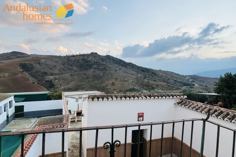 cortijo Valle de Abdalajís, traditional cortijo Andalusia, country property with olive trees, rural house for sale Spain, cortijo with land Málaga, country home near Álora, Andalusian farmhouse for sale, rural property with outbuildings