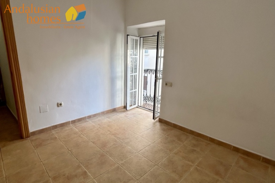 Álora apartment, town centre property, two-storey apartment, Álora town living, property for sale Álora, Malaga apartment, Andalusia property, investment property Spain, walking distance amenities, residential apartment