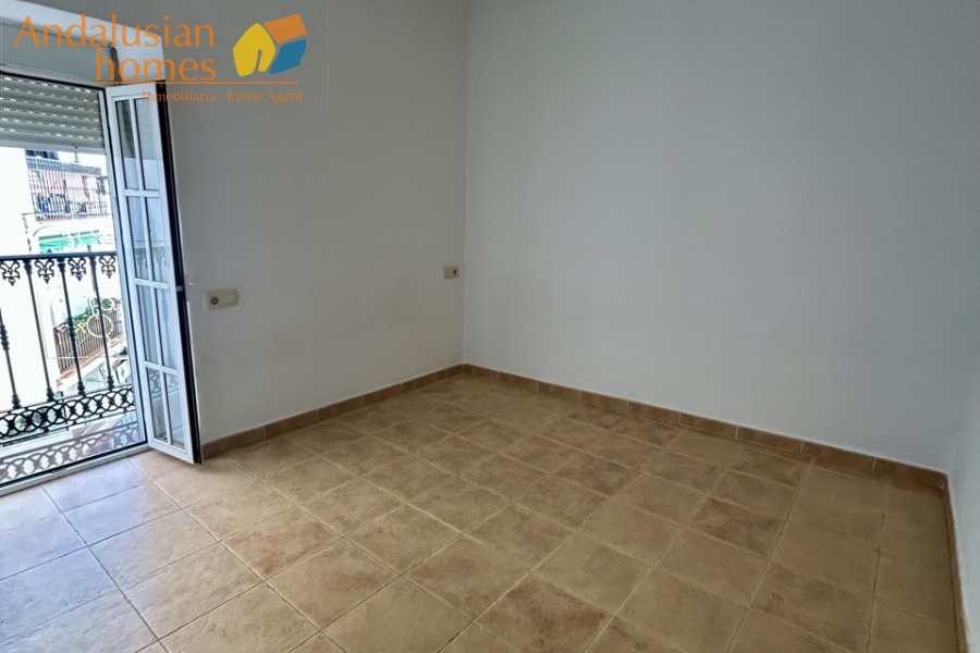 Álora apartment, town centre property, two-storey apartment, Álora town living, property for sale Álora, Malaga apartment, Andalusia property, investment property Spain, walking distance amenities, residential apartment