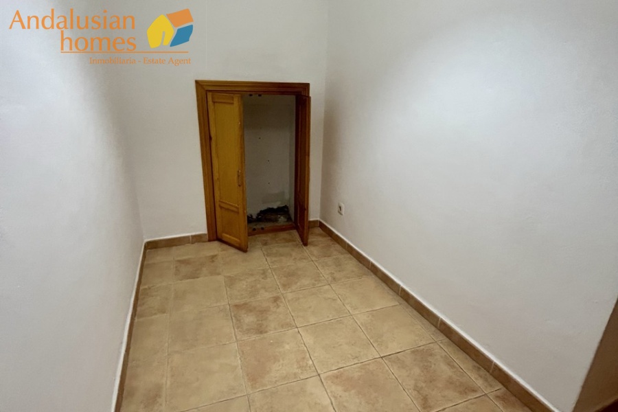 Álora apartment, town centre property, two-storey apartment, Álora town living, property for sale Álora, Malaga apartment, Andalusia property, investment property Spain, walking distance amenities, residential apartment