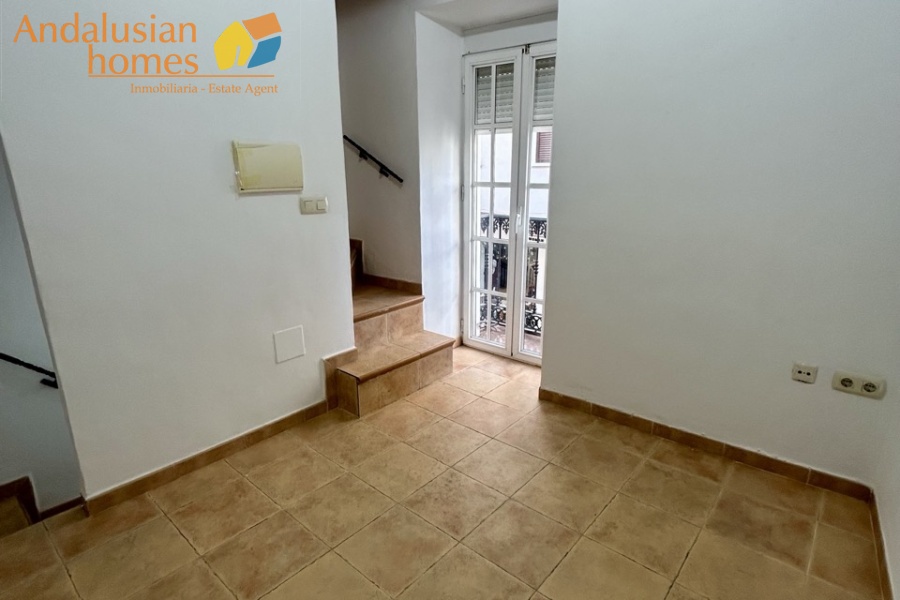 Álora apartment, town centre property, two-storey apartment, Álora town living, property for sale Álora, Malaga apartment, Andalusia property, investment property Spain, walking distance amenities, residential apartment