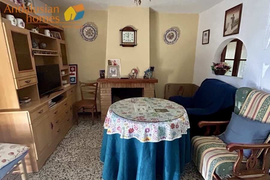 village house for sale Bermejo, property for sale Caracuel, village house Álora area, semi rural property Spain, Andalusian village house, house with garden Bermejo, house with roof terrace Spain, property with panoramic views Málaga, renovation potential property Spain, urban plot property Andalucía, house near El Chorro, country village house Málaga, Spanish village home for sale, investment property Andalucía