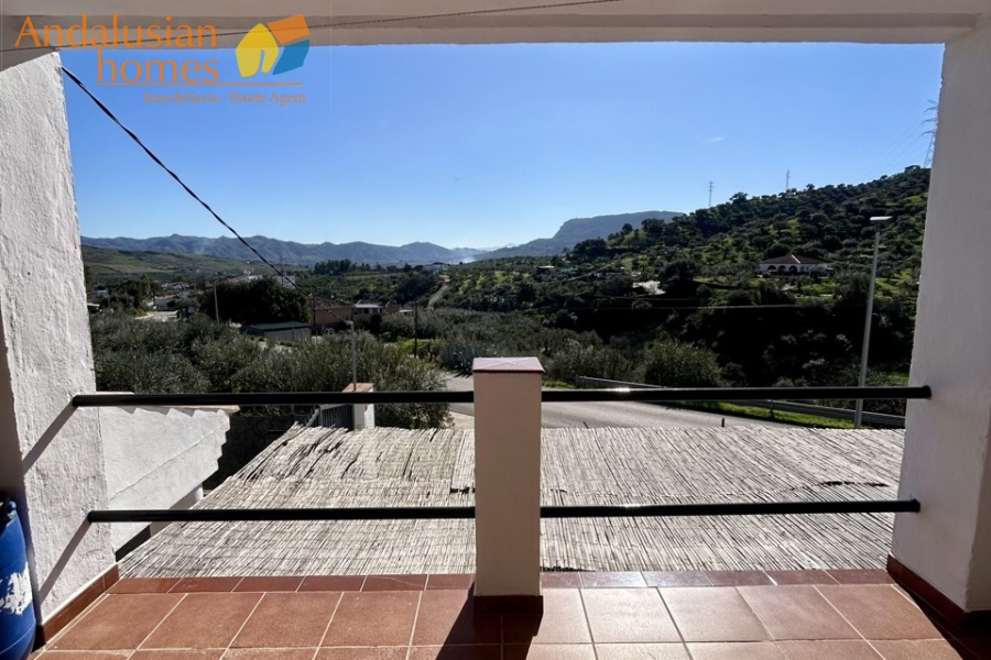 village house for sale Bermejo, property for sale Caracuel, village house Álora area, semi rural property Spain, Andalusian village house, house with garden Bermejo, house with roof terrace Spain, property with panoramic views Málaga, renovation potential property Spain, urban plot property Andalucía, house near El Chorro, country village house Málaga, Spanish village home for sale, investment property Andalucía