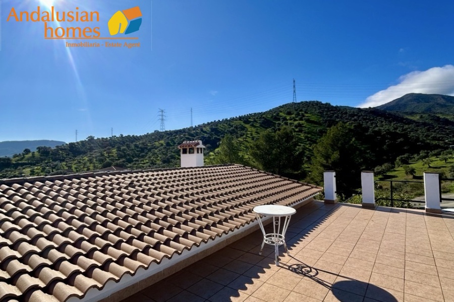 village house for sale Bermejo, property for sale Caracuel, village house Álora area, semi rural property Spain, Andalusian village house, house with garden Bermejo, house with roof terrace Spain, property with panoramic views Málaga, renovation potential property Spain, urban plot property Andalucía, house near El Chorro, country village house Málaga, Spanish village home for sale, investment property Andalucía