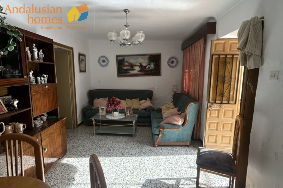 casa de pueblo Gibralgalia, vivienda rural Cártama, casa en venta Málaga interior, propiedad con parcela, casa con piscina, vivienda rural Andalucía, casa con garaje, casa de campo Cártama, inmueble rústico urbano