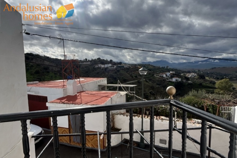casa de pueblo Gibralgalia, vivienda rural Cártama, casa en venta Málaga interior, propiedad con parcela, casa con piscina, vivienda rural Andalucía, casa con garaje, casa de campo Cártama, inmueble rústico urbano