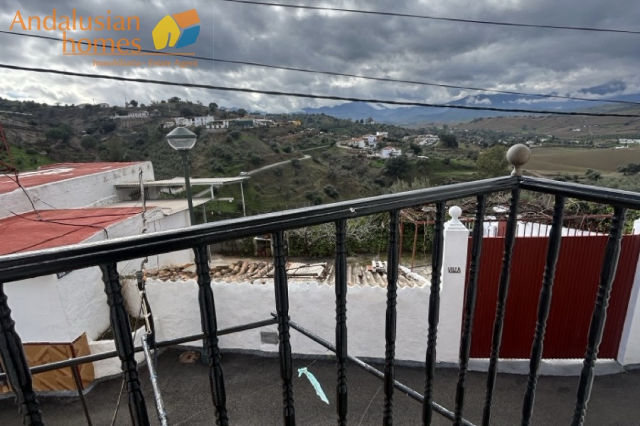 casa de pueblo Gibralgalia, vivienda rural Cártama, casa en venta Málaga interior, propiedad con parcela, casa con piscina, vivienda rural Andalucía, casa con garaje, casa de campo Cártama, inmueble rústico urbano