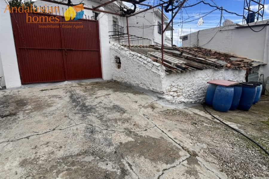 casa de pueblo Gibralgalia, vivienda rural Cártama, casa en venta Málaga interior, propiedad con parcela, casa con piscina, vivienda rural Andalucía, casa con garaje, casa de campo Cártama, inmueble rústico urbano