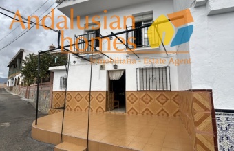 casa de pueblo Gibralgalia, vivienda rural Cártama, casa en venta Málaga interior, propiedad con parcela, casa con piscina, vivienda rural Andalucía, casa con garaje, casa de campo Cártama, inmueble rústico urbano