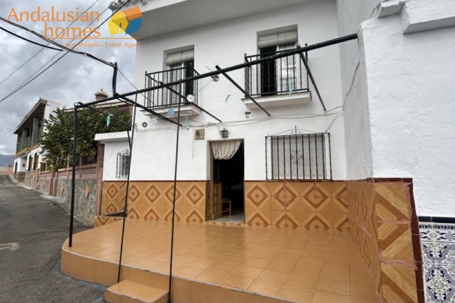 casa de pueblo Gibralgalia, vivienda rural Cártama, casa en venta Málaga interior, propiedad con parcela, casa con piscina, vivienda rural Andalucía, casa con garaje, casa de campo Cártama, inmueble rústico urbano