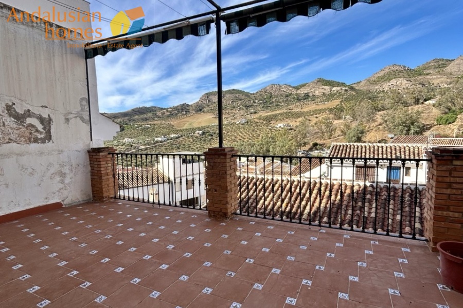 historic townhouse, Andalusian property, townhouse for sale Spain, renovation project, investment property, boutique hotel potential, town square property, property with terraces, garage included, mountain views, character building, development opportunity, rental potential