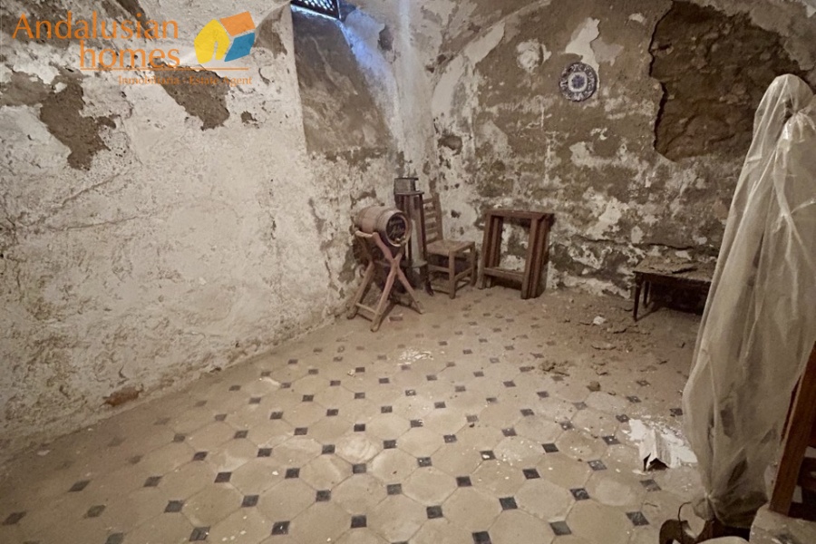 historic townhouse, Andalusian property, townhouse for sale Spain, renovation project, investment property, boutique hotel potential, town square property, property with terraces, garage included, mountain views, character building, development opportunity, rental potential