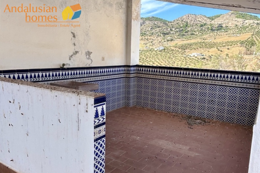historic townhouse, Andalusian property, townhouse for sale Spain, renovation project, investment property, boutique hotel potential, town square property, property with terraces, garage included, mountain views, character building, development opportunity, rental potential