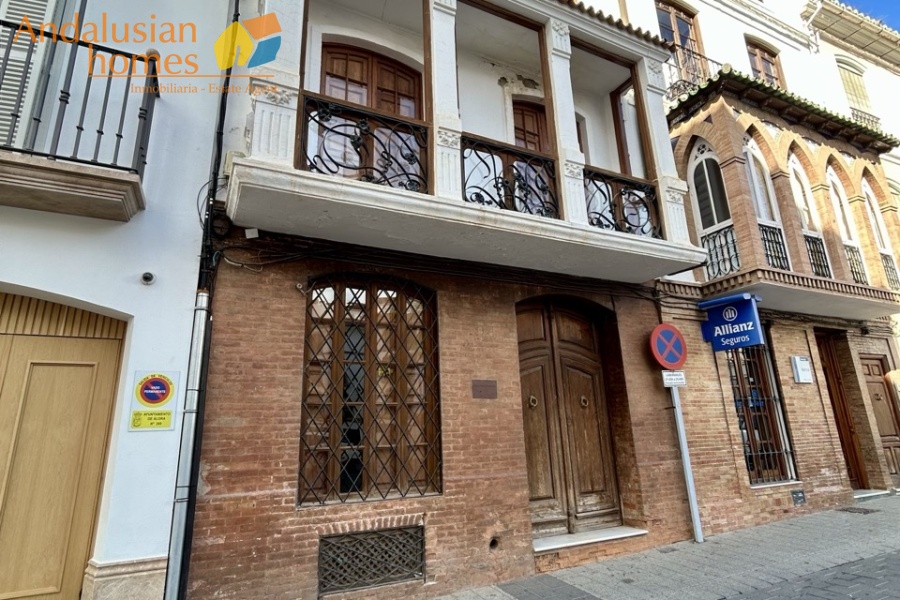 historic townhouse, Andalusian property, townhouse for sale Spain, renovation project, investment property, boutique hotel potential, town square property, property with terraces, garage included, mountain views, character building, development opportunity, rental potential