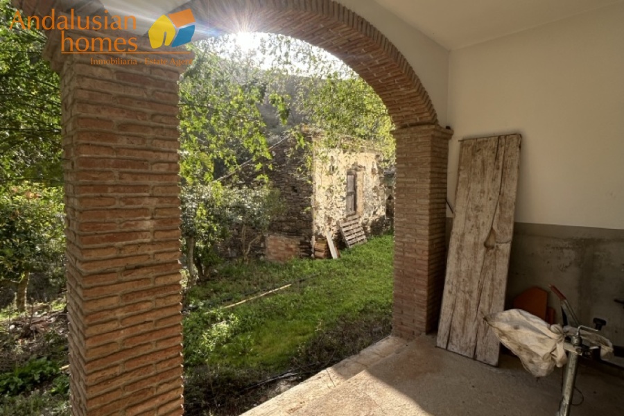 self-sufficient estate, Andalusian property, Torcal mountain views, large finca for sale, organic farm, olive trees, vineyards, fruit trees, country house, rural property Spain, two-story house, private estate, peaceful property, farm with wells

finca autosuficiente, propiedad en Andalucía, vistas sierra del Torcal, finca grande en venta, agricultura ecológica, olivos, viñas, frutales, casa rural, finca rústica España, casa de dos plantas, finca privada, propiedad tranquila, finca con pozos