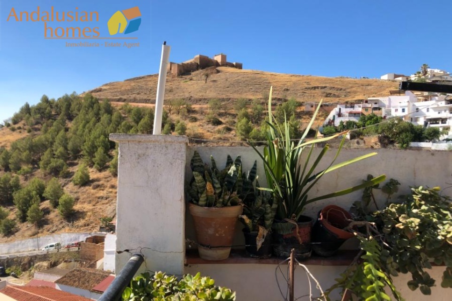 village house for sale, house near train station, property with terraces, family home potential, investment property Spain, rental opportunity, town centre house, patio terrace property
casa de pueblo en venta, casa cerca de estación de tren, vivienda con terrazas, casa familiar, propiedad de inversión España, oportunidad de alquiler, casa en el centro, patio y terraza