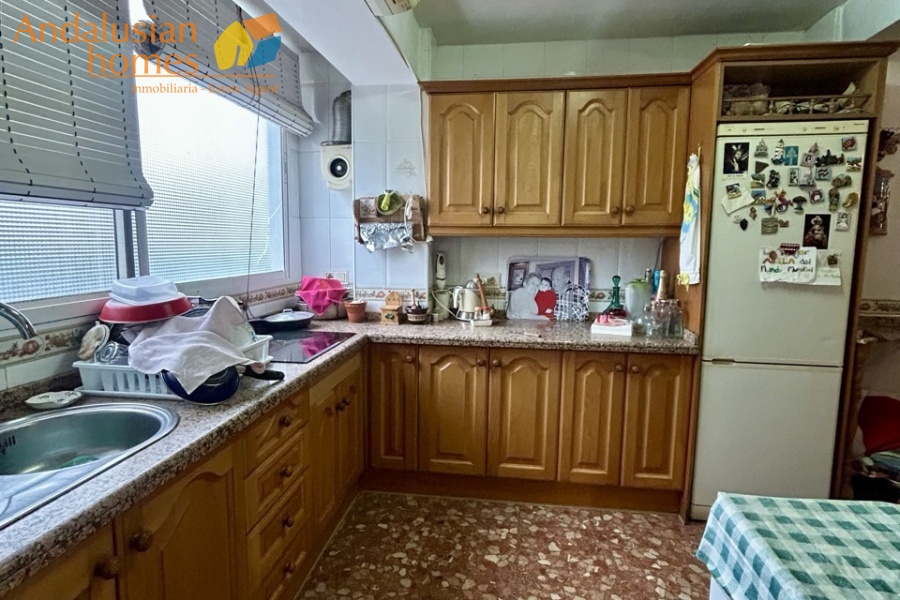 village house for sale, house near train station, property with terraces, family home potential, investment property Spain, rental opportunity, town centre house, patio terrace property
casa de pueblo en venta, casa cerca de estación de tren, vivienda con terrazas, casa familiar, propiedad de inversión España, oportunidad de alquiler, casa en el centro, patio y terraza