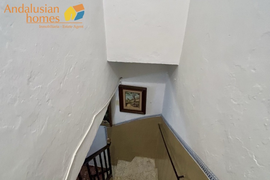 village house for sale, house near train station, property with terraces, family home potential, investment property Spain, rental opportunity, town centre house, patio terrace property
casa de pueblo en venta, casa cerca de estación de tren, vivienda con terrazas, casa familiar, propiedad de inversión España, oportunidad de alquiler, casa en el centro, patio y terraza