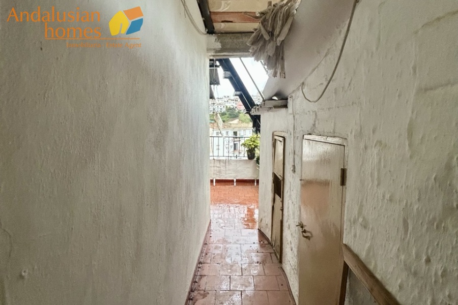 village house for sale, house near train station, property with terraces, family home potential, investment property Spain, rental opportunity, town centre house, patio terrace property
casa de pueblo en venta, casa cerca de estación de tren, vivienda con terrazas, casa familiar, propiedad de inversión España, oportunidad de alquiler, casa en el centro, patio y terraza