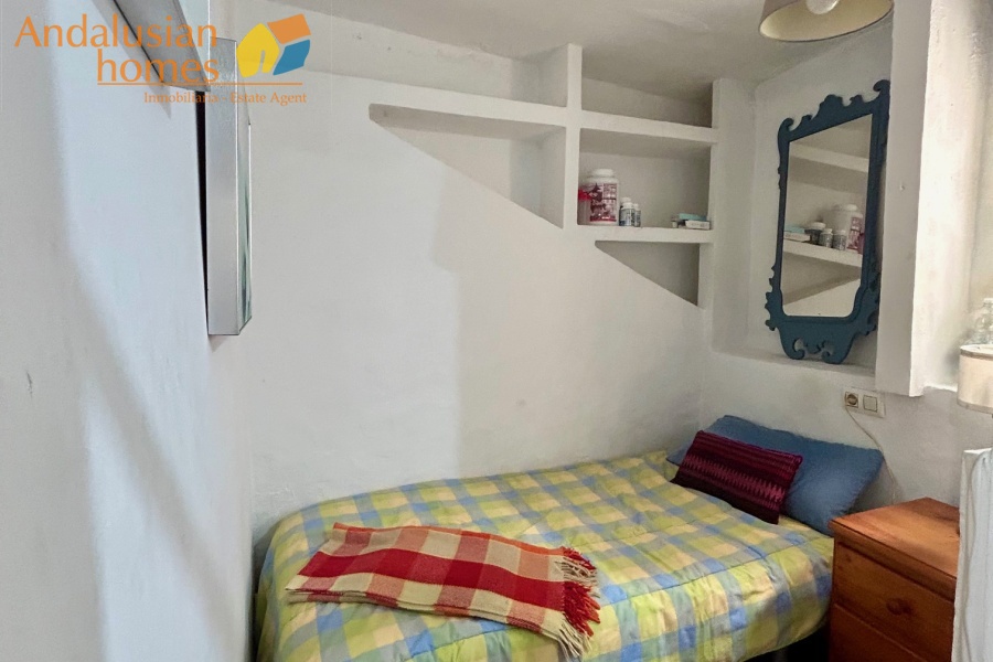 Single bedroom with ensuite