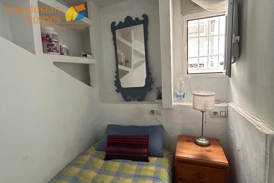 Single bedroom with ensuite