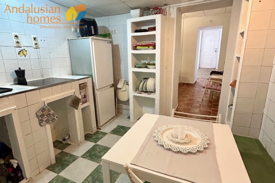 Cocina con mesa