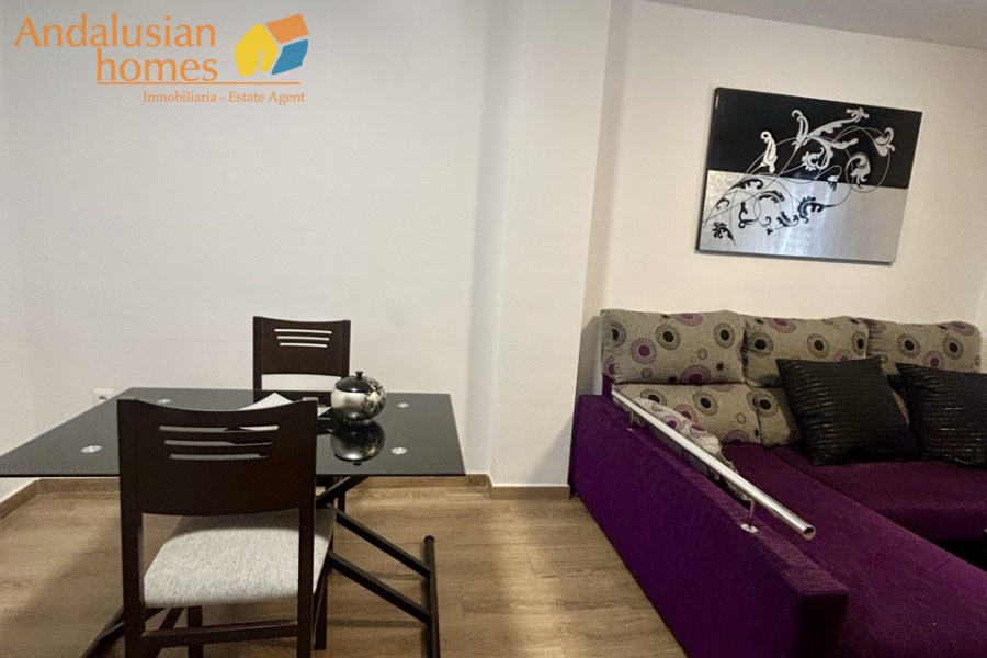 Álora, alquiler Álora, piso en alquiler Álora, apartamento en alquiler, alquiler larga temporada, long term rental Álora, apartamento amueblado, piso amueblado, centro de Álora, alquiler centro, 1 dormitorio, un dormitorio, balcón, cocina equipada, baño con ducha, moderno, bien presentado, listo para entrar, parking cercano, alquiler Málaga provincia
