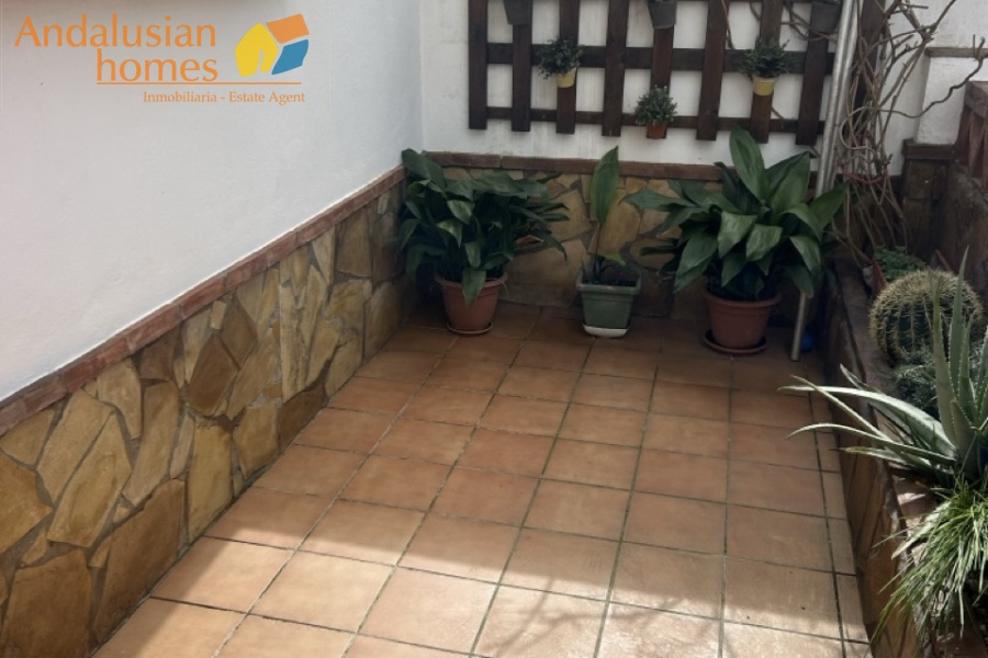 Here are suggested **meta keywords** for the property listing:

Casa en venta Bermejo, propiedad en venta Álora, casa con piscina Álora, chalet en Bermejo, vivienda familiar Málaga, casa con garaje y piscina, propiedad con potencial alquiler Álora, casa tradicional andaluza, inmueble cerca de El Chorro, casa con terraza y vistas al campo, propiedad en Valle del Guadalhorce, inversión inmobiliaria Málaga, casa con apartamento independiente potencial, vivienda con patio y barbacoa, casa cerca de servicios y restaurantes, property for sale Bermejo, house for sale Álora Spain, family home with pool Spain

