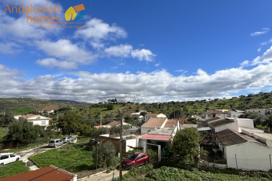 Here are suggested **meta keywords** for the property listing:

Casa en venta Bermejo, propiedad en venta Álora, casa con piscina Álora, chalet en Bermejo, vivienda familiar Málaga, casa con garaje y piscina, propiedad con potencial alquiler Álora, casa tradicional andaluza, inmueble cerca de El Chorro, casa con terraza y vistas al campo, propiedad en Valle del Guadalhorce, inversión inmobiliaria Málaga, casa con apartamento independiente potencial, vivienda con patio y barbacoa, casa cerca de servicios y restaurantes, property for sale Bermejo, house for sale Álora Spain, family home with pool Spain
